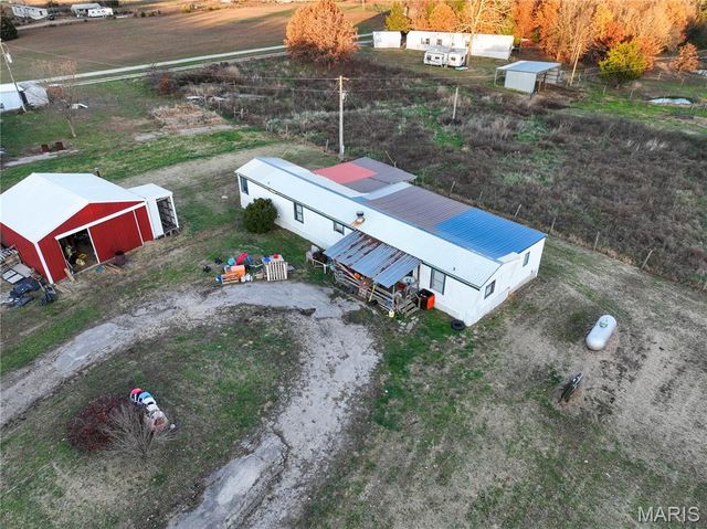 21764 Rice Drive, Lebanon, MO 65536