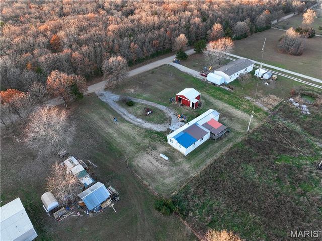 21764 Rice Drive, Lebanon, MO 65536