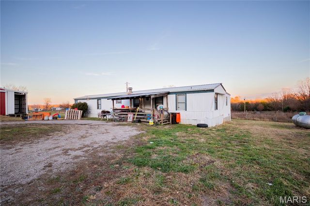 21764 Rice Drive, Lebanon, MO 65536