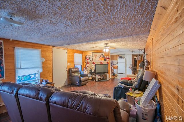 21764 Rice Drive, Lebanon, MO 65536