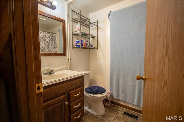 21764 Rice Drive, Lebanon, MO 65536