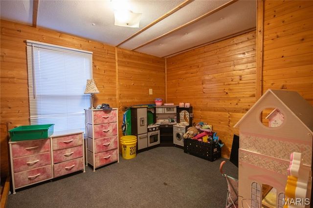 21764 Rice Drive, Lebanon, MO 65536