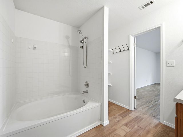 617 Riverway LN, Leander, TX 78641