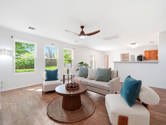 617 Riverway LN, Leander, TX 78641