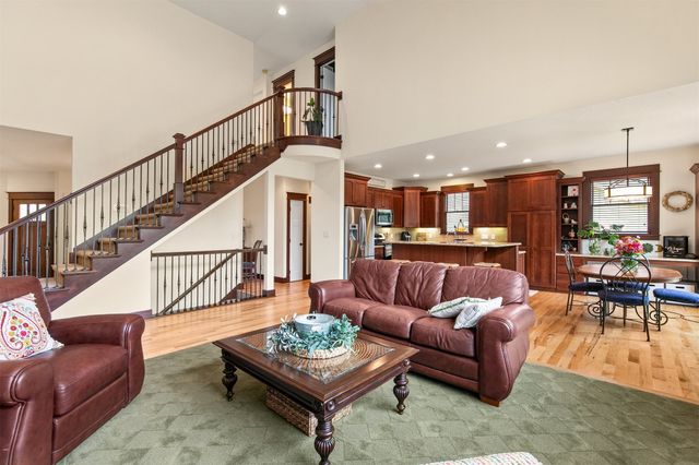 5561 Sandstone Drive, West Des Moines, IA 50266