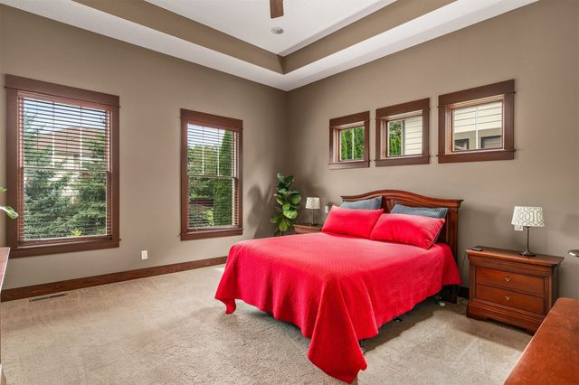 5561 Sandstone Drive, West Des Moines, IA 50266