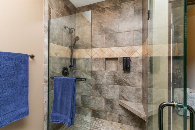 5561 Sandstone Drive, West Des Moines, IA 50266