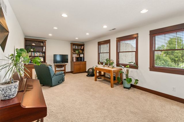 5561 Sandstone Drive, West Des Moines, IA 50266