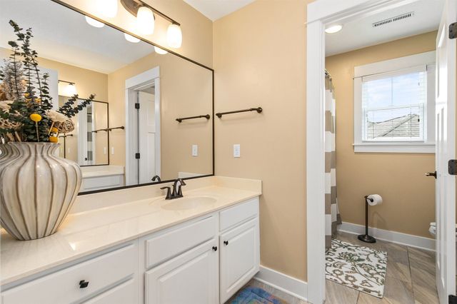 5561 Sandstone Drive, West Des Moines, IA 50266