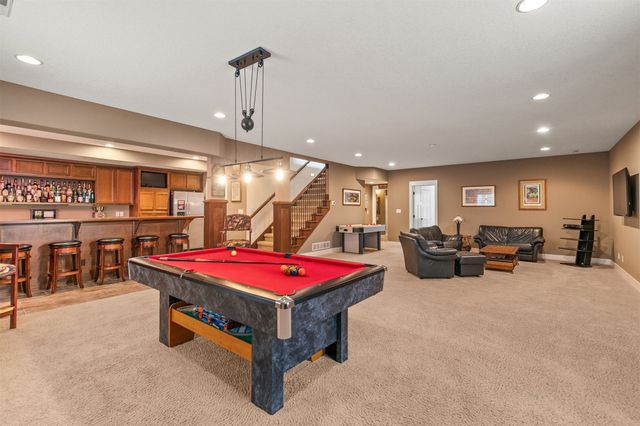5561 Sandstone Drive, West Des Moines, IA 50266