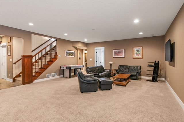 5561 Sandstone Drive, West Des Moines, IA 50266