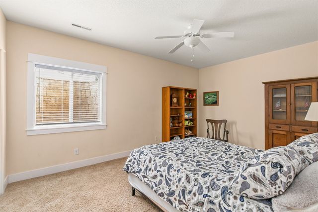 5561 Sandstone Drive, West Des Moines, IA 50266
