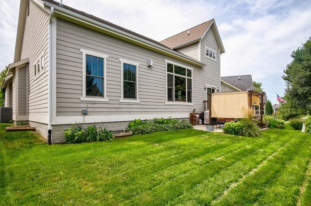 5561 Sandstone Drive, West Des Moines, IA 50266
