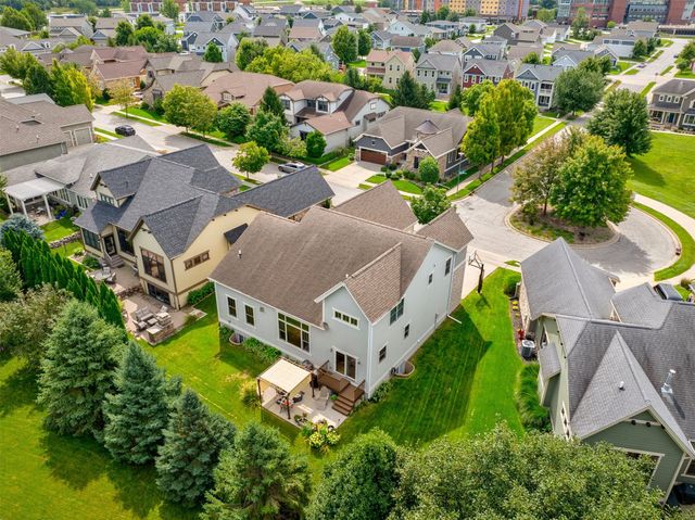 5561 Sandstone Drive, West Des Moines, IA 50266