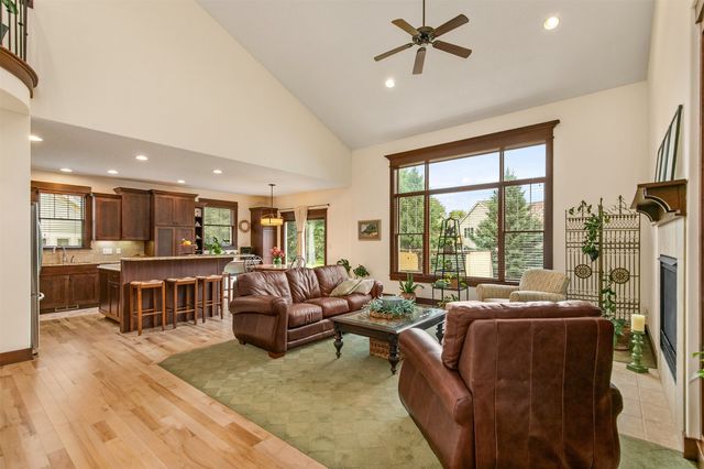 5561 Sandstone Drive, West Des Moines, IA 50266