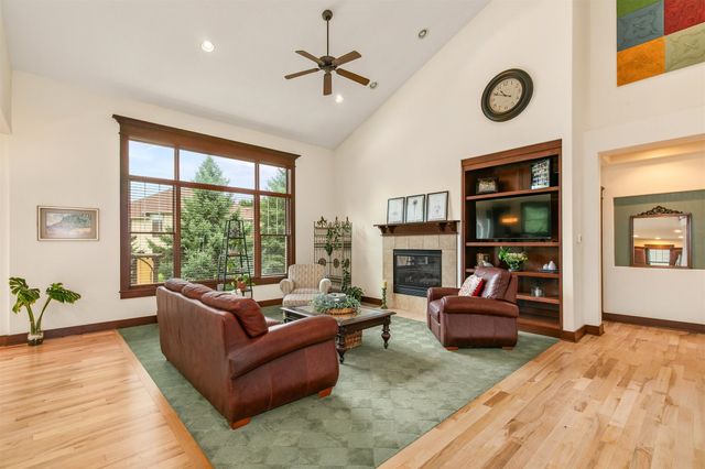 5561 Sandstone Drive, West Des Moines, IA 50266