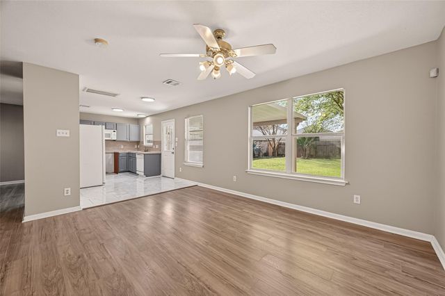 8614 Black Cliff Lane, Houston, TX 77075