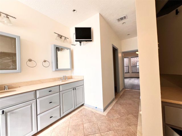 727 Bunker Hill Road 92, Houston, TX 77024