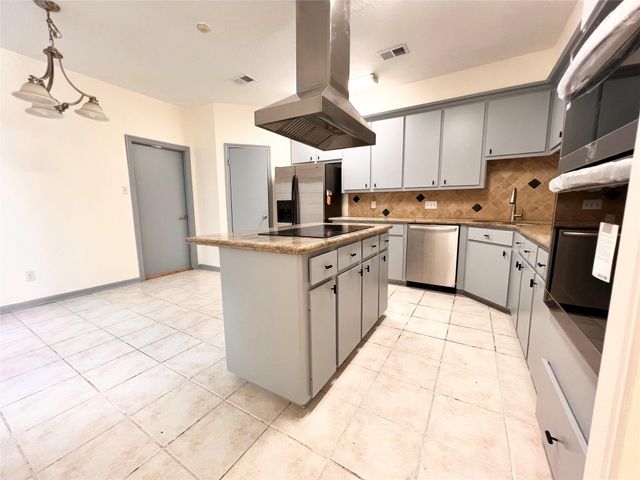 727 Bunker Hill Road 92, Houston, TX 77024