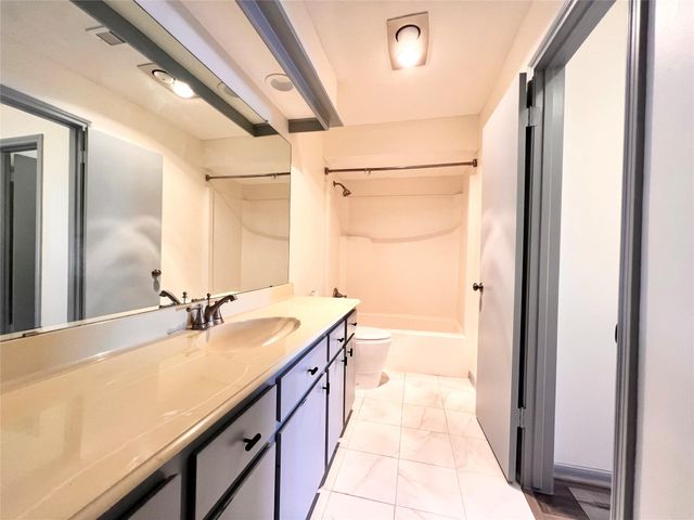 727 Bunker Hill Road 92, Houston, TX 77024