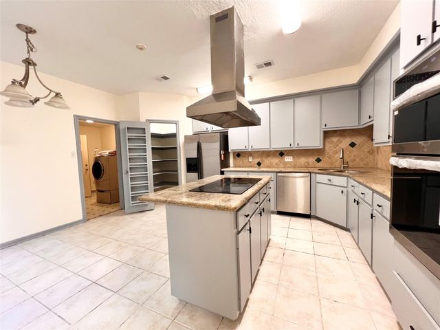 727 Bunker Hill Road 92, Houston, TX 77024