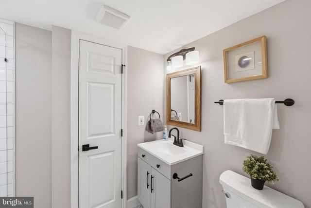 4218 BROOKFIELD DR, Kensington, MD 20895