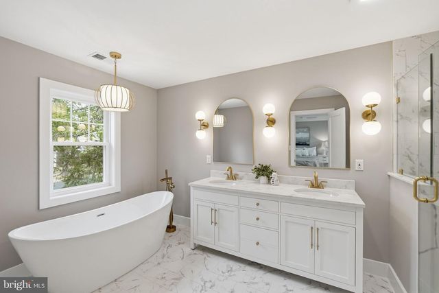 4218 BROOKFIELD DR, Kensington, MD 20895