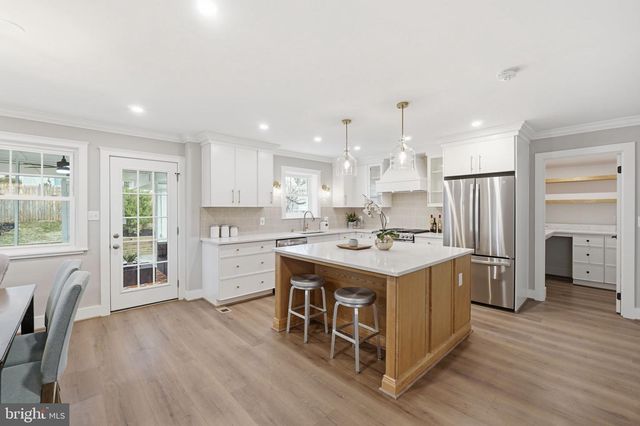 4218 BROOKFIELD DR, Kensington, MD 20895