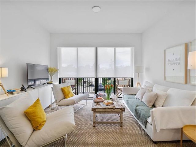 1053 NW 29th Street Casa Flambo, Miami, FL 33127