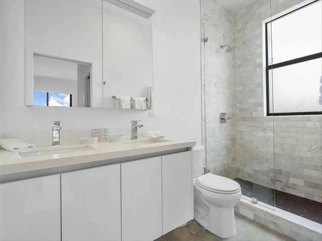 1053 NW 29th Street Casa Flambo, Miami, FL 33127