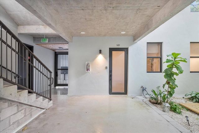 1053 NW 29th Street Casa Flambo, Miami, FL 33127