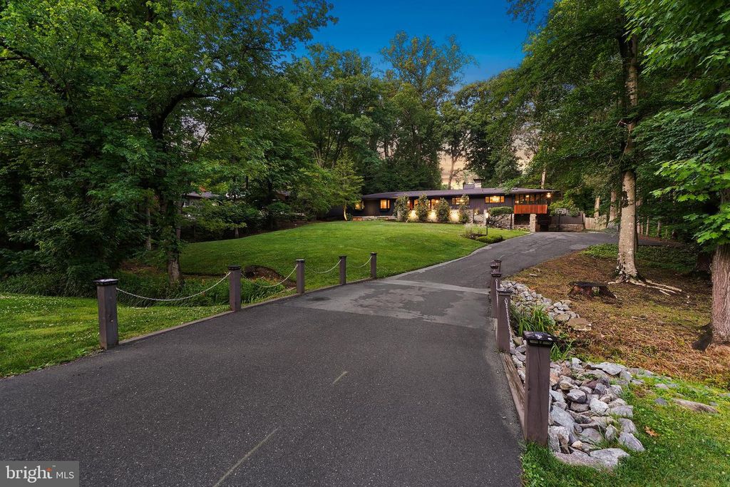 Image 2 of property listing at 6513 BRADLEY BLVD, Bethesda, MD 20817