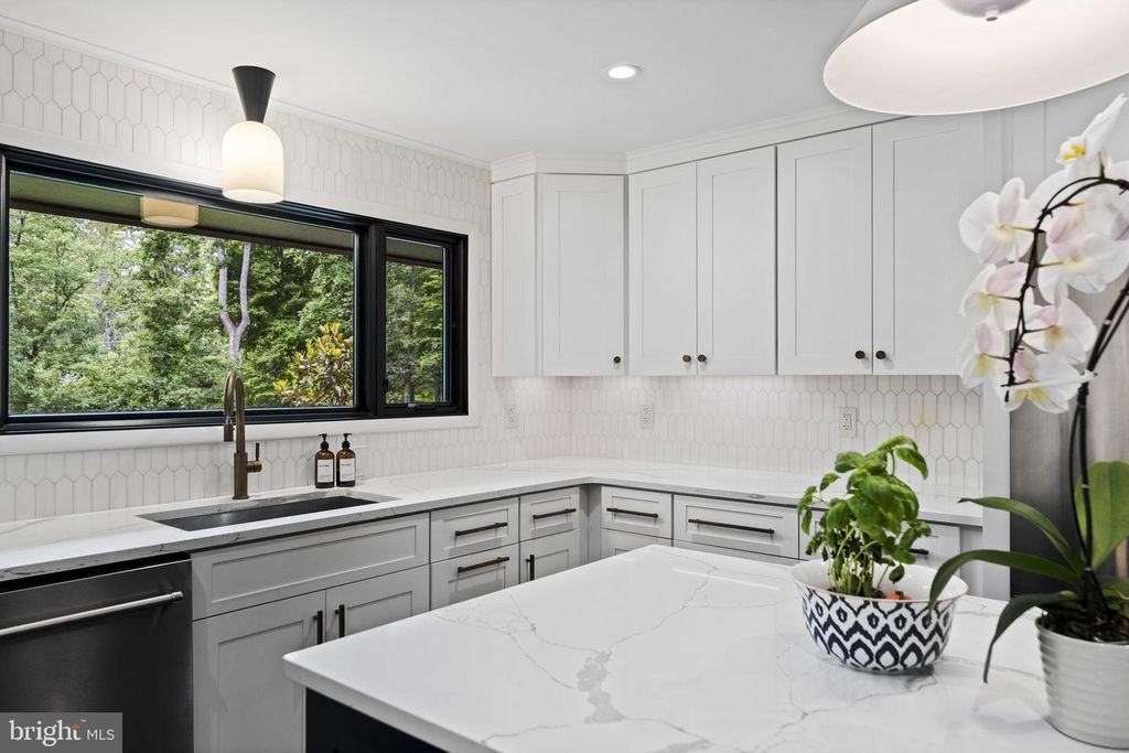 Image 31 of property listing at 6513 BRADLEY BLVD, Bethesda, MD 20817