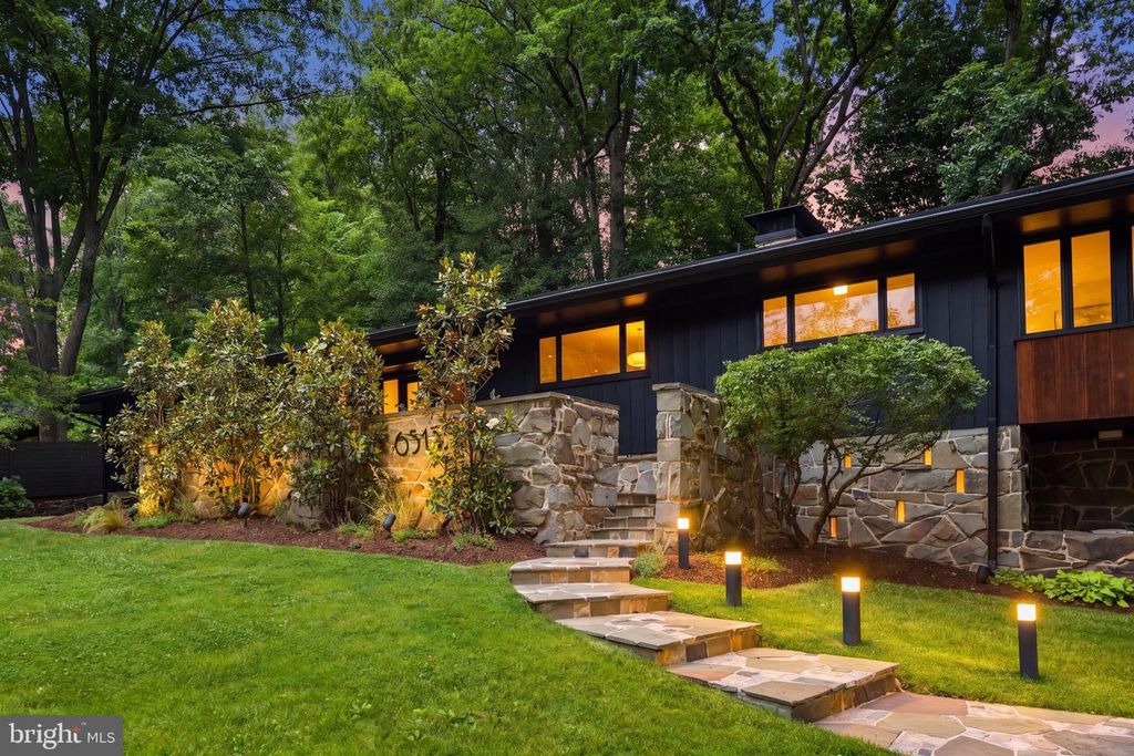 Image 4 of property listing at 6513 BRADLEY BLVD, Bethesda, MD 20817