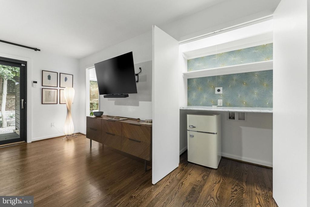 Image 48 of property listing at 6513 BRADLEY BLVD, Bethesda, MD 20817