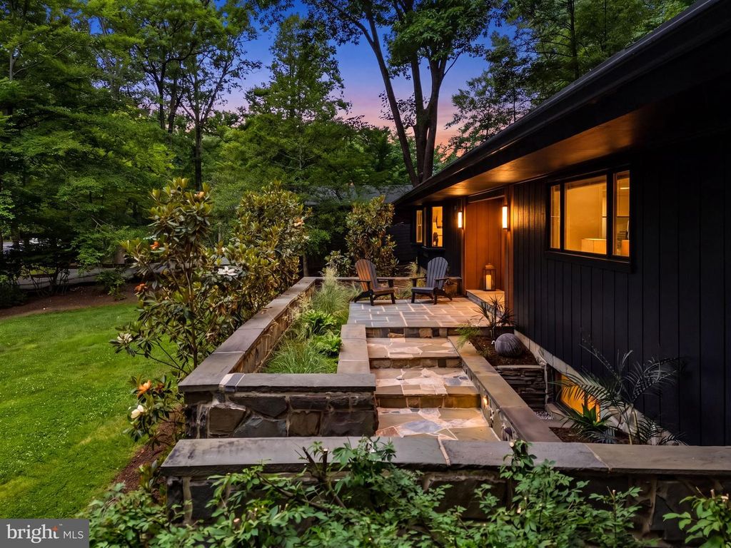 Image 5 of property listing at 6513 BRADLEY BLVD, Bethesda, MD 20817