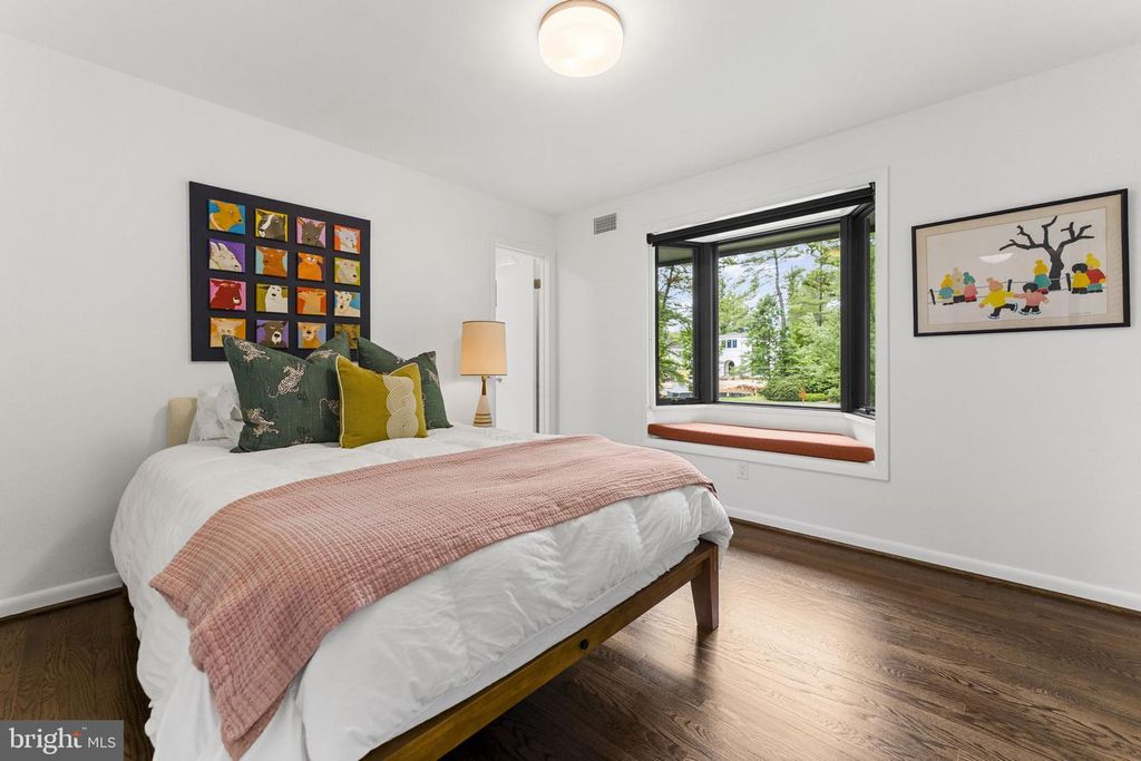Image 54 of property listing at 6513 BRADLEY BLVD, Bethesda, MD 20817