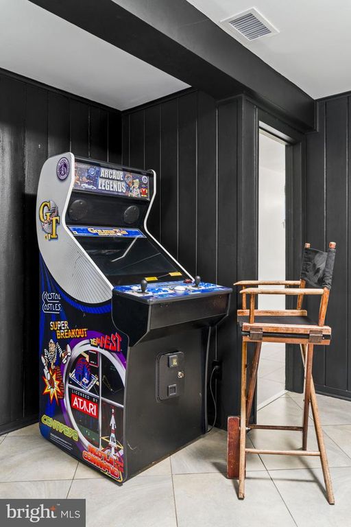 Image 63 of property listing at 6513 BRADLEY BLVD, Bethesda, MD 20817