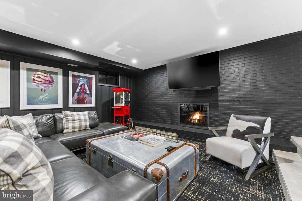 Image 73 of property listing at 6513 BRADLEY BLVD, Bethesda, MD 20817