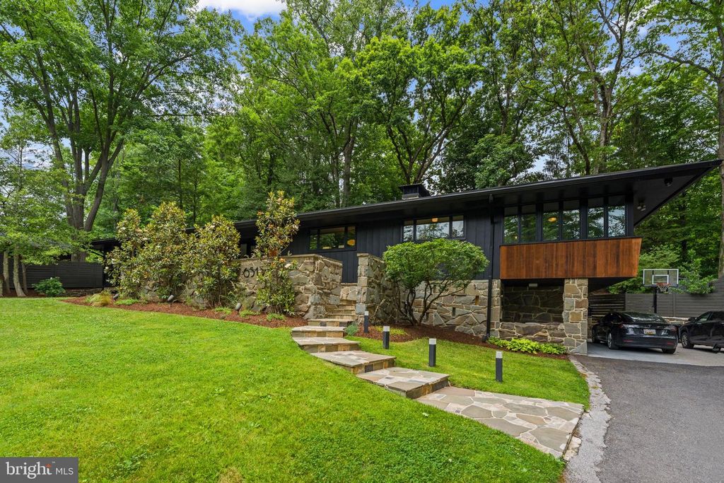 Image 8 of property listing at 6513 BRADLEY BLVD, Bethesda, MD 20817