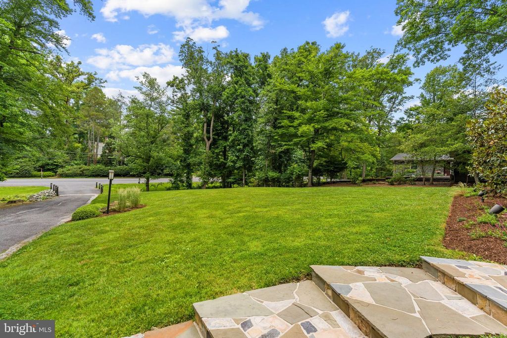 Image 9 of property listing at 6513 BRADLEY BLVD, Bethesda, MD 20817