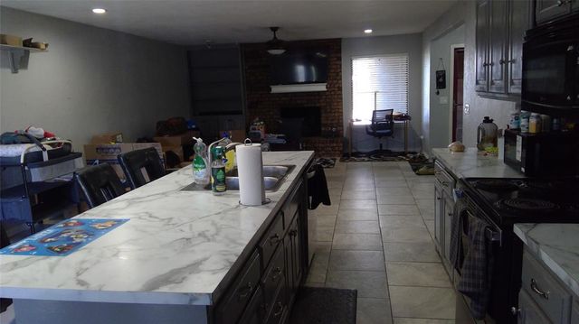 1700 Lionsgate Circle, Bethany, OK 73008