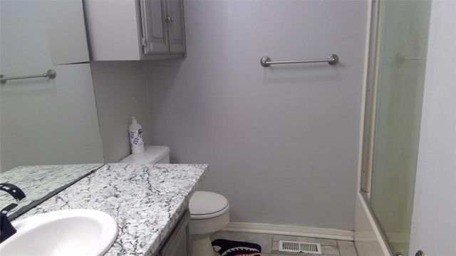1700 Lionsgate Circle, Bethany, OK 73008