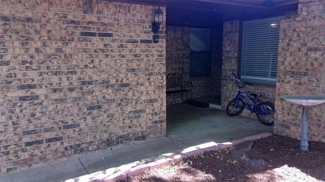 1700 Lionsgate Circle, Bethany, OK 73008