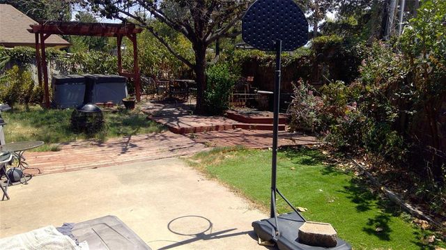 1700 Lionsgate Circle, Bethany, OK 73008