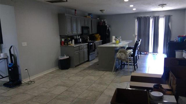 1700 Lionsgate Circle, Bethany, OK 73008