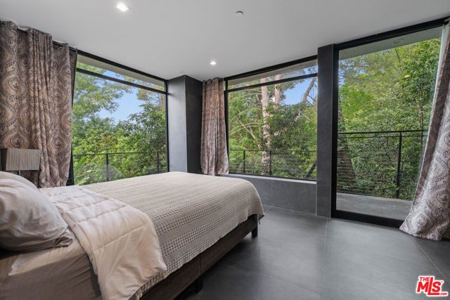 3712 Broadlawn Drive, Los Angeles, CA 90068
