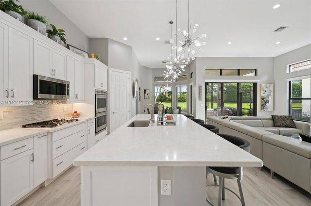 12065 N Kalmar Cir, Parkland, FL 33076