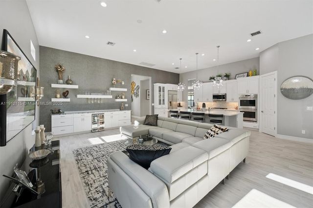 12065 N Kalmar Cir, Parkland, FL 33076