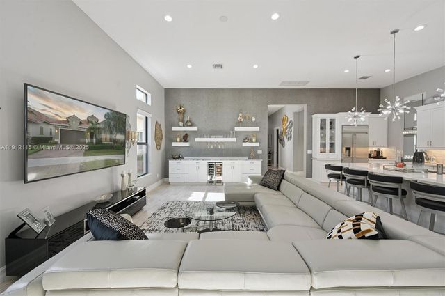 12065 N Kalmar Cir, Parkland, FL 33076